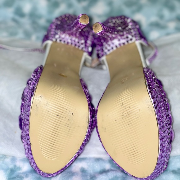 💜💜Purple Stunner rhinestone heels size 6 with hearts - Picture 7 of 7